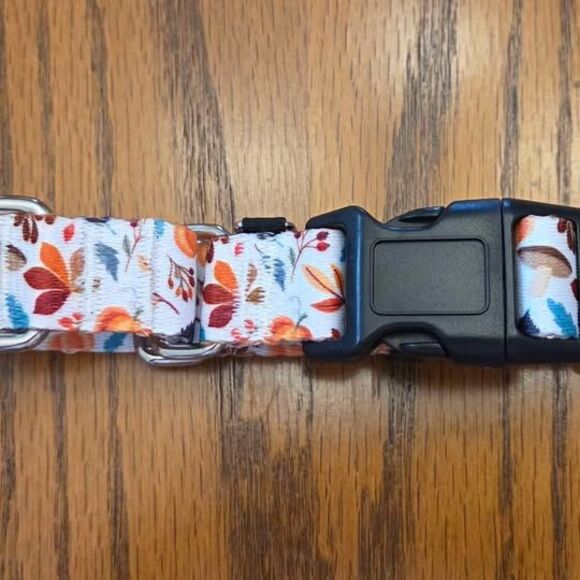 Martingale Collar, fall maple leaf pattern, size medium - Picture 6 of 8